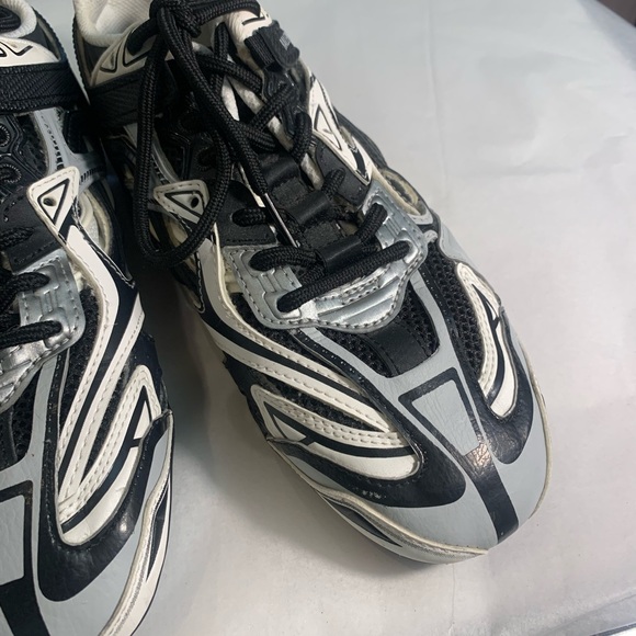 Ladies  Black and White Athletic Shoes size 38 or 7 1/2 - Picture 4 of 9